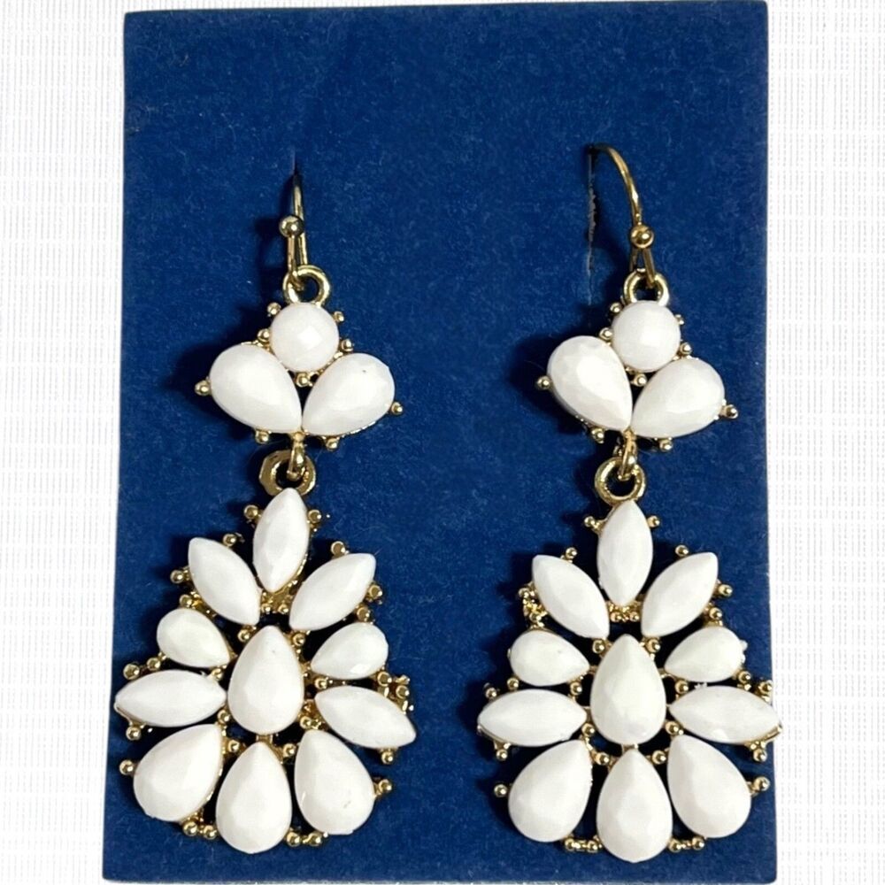 Avon White Flower Statement Earrings Dangle Gold Tone Hooks Drop Retro Evening